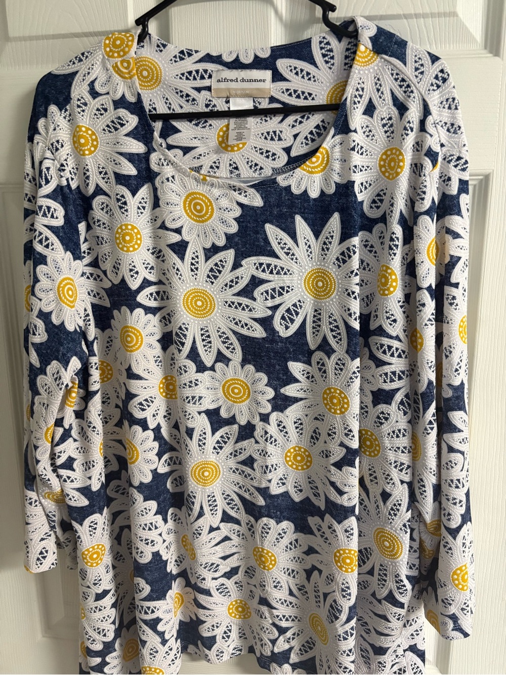 Alfred Dunner Navy Floral Daisy Long Sleeve Top with Yellow Centers